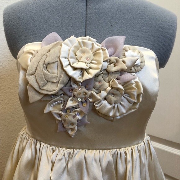 BETSEY JOHNSON Ruffle flower Dress - Picture 2 of 8